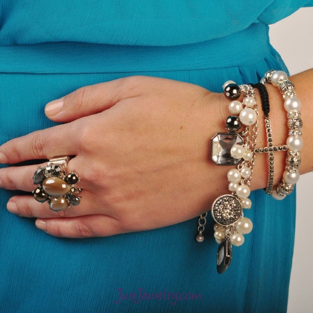 SKIPPING STONES RING - Picture 2 of 3